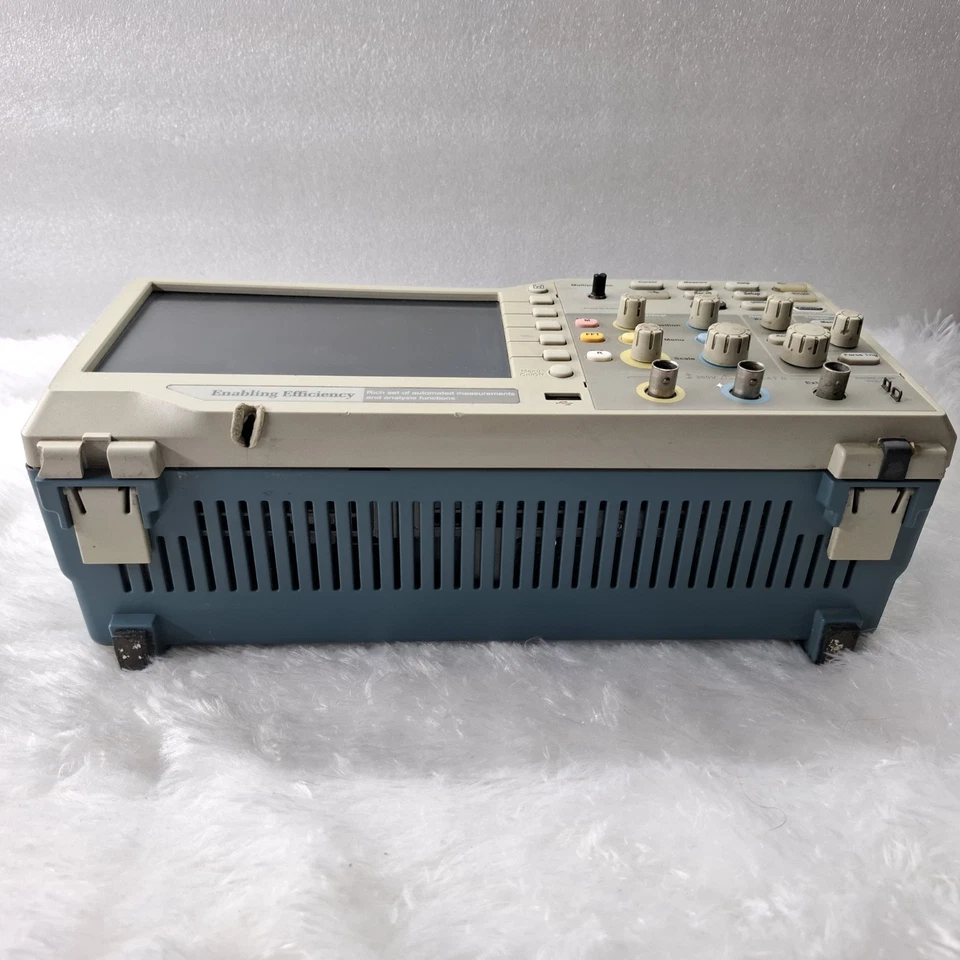 TEKTRONIX TBS 1072B DIGITAL OSCILLOSCOPE 70MHz 1 GS/s TBS1072B